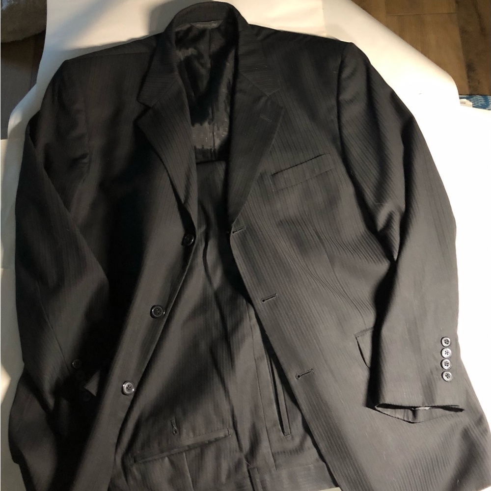 Mario Rossi Suit (jacket-42R, pants-36R)